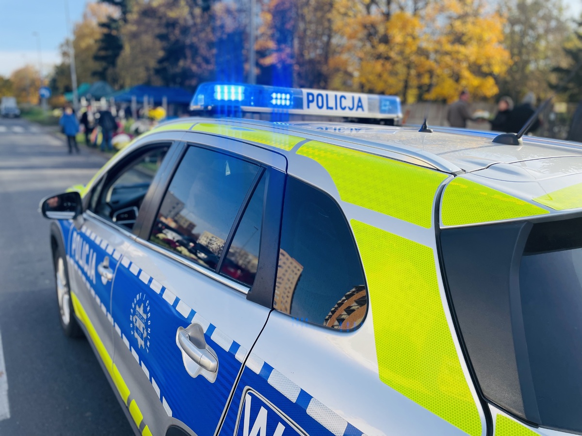 Zlokalizowane i odzyskane figurki oraz znicze z grobu w Stargardzie