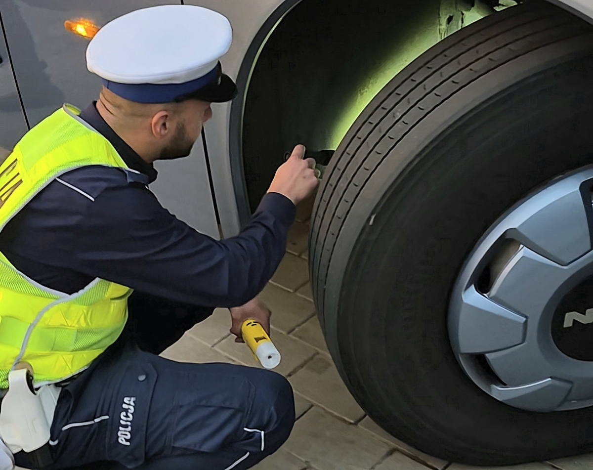 Policja w Stargardzie przeprowadziła nocne kontrole przewoźników